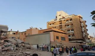 انهيار مبنى سكني في حي الفيصلية بجدة.. صور