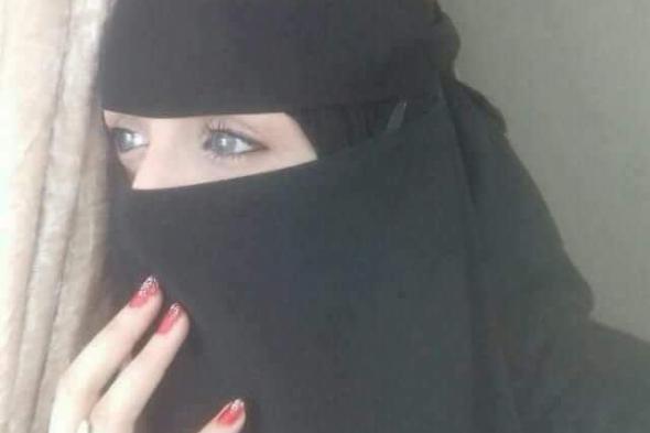 أجمل فتاة يمنية حسناء مشهورة تظهر بملابس مثيرة للغاية تبين من خلالها مفاتن جسمها وتفجر موجة غضب في مواقع التواصل.. (صور + فيديو)