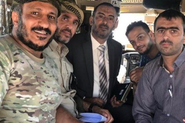 طارق صالح يهدد قائد عسكري بقطع لسانه ان لم يتوقف عن الثرثرة.. لن تصدق من يكون( الاسم )
