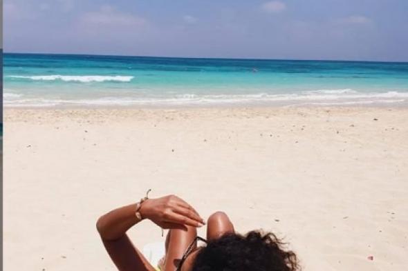 فيديو وصور.. "يوم صيفي جدا" فنانات على البحر وبالمايو.. بينهن رانيا يوسف ونسرين أمين