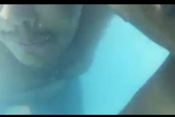شبان من عدن ينفذون قيق تحت الماء بشكل عملي .. شاهد الفيديو