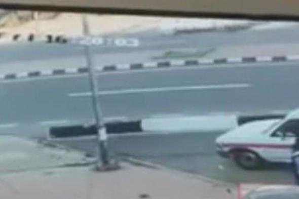 السعودية | فيديو صادم.. سائق يدهس شابين عمداً بكل وحشية