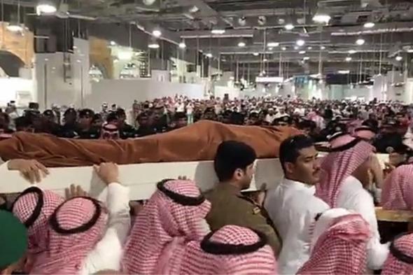 فيديو.. صلاة الجنازة على اللواء عبدالعزيز الفغم بالحرم المكي