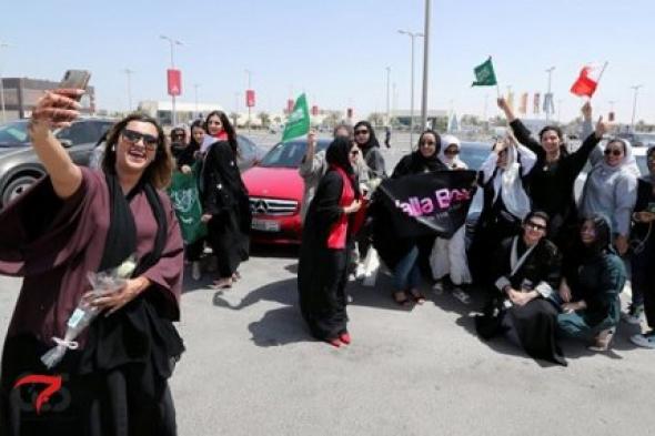 "فيديو"فتيات السعودية يرقصن بالشوارع العامة من أجل هيئة الترفيه !! (تفاصيل)