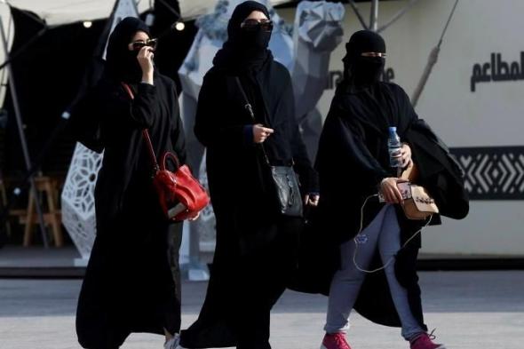 السعودية : لقطات جنسية فاضحة لثلاث فتيات على الطريق العام .. بعباءة شرعية ونقاب ..شاهد