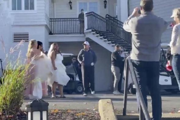 بالفيديو.. ترامب مع عروس في أول ظهور بعد الهزيمة