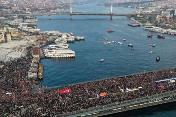 إسطنبول.. عشرات الآلاف ينظمون مسيرة تضامنا مع غزة