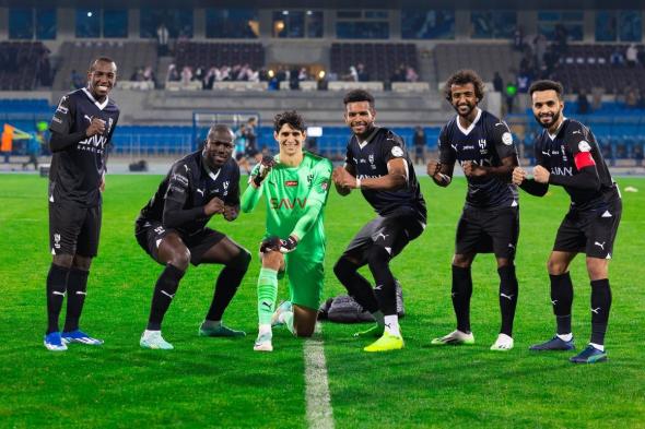 دوري روشن.. "الهلال" يتربع على القمة و"النصر" يطارده.. و15 فبراير تُستأنف الجولة 20