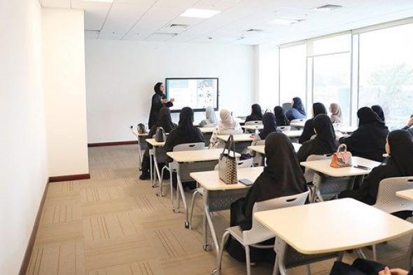 شرطة دبي تستقبل وفداً من طالبات جامعة زايد