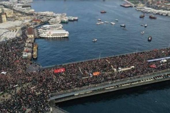آلاف الأتراك يشاركون في مسيرة لدعم فلسطين