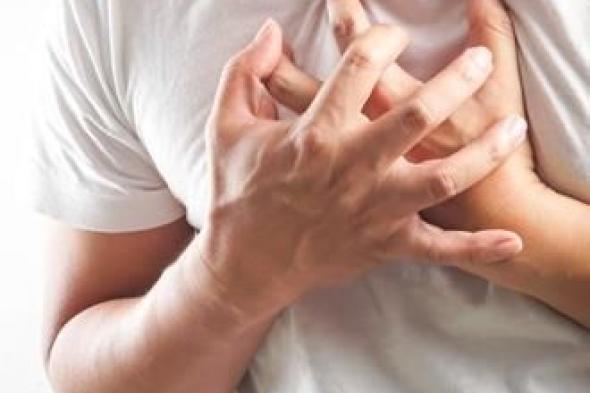 علامات بسيطة على اليدين تحذر من أمراض القلب