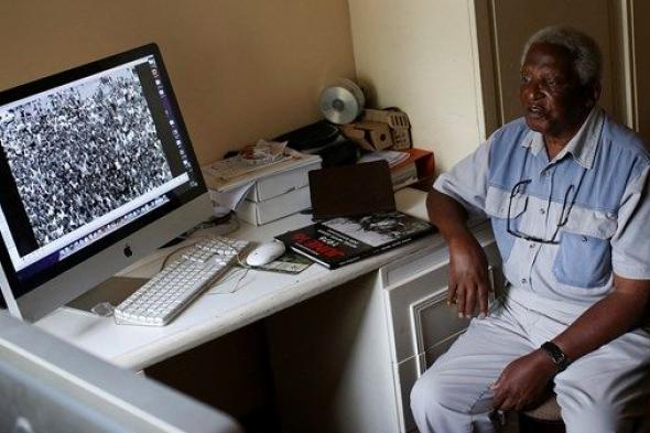 رحيل موثِّق الأبارتايد في جنوب أفريقيا عن 91 عاما