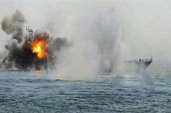 انفجار قارب حوثي في البحر الأحمر بالقرب من قوات البحرية الأمريكية