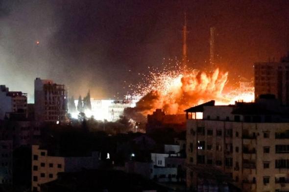 العدوان على غزة.. الاحتلال يقصف مخيم النصيرات بالفسفور الأبيض