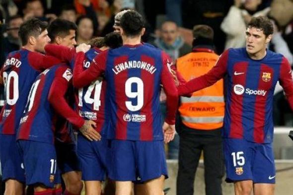 برشلونة يبحث عن لاعب وسط جديد