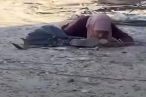 بطريقة غير متوقعة.. كيف حاول فلسطينيون إنقاذ سيدة من قناصة الاحتلال الإسرائيلي؟