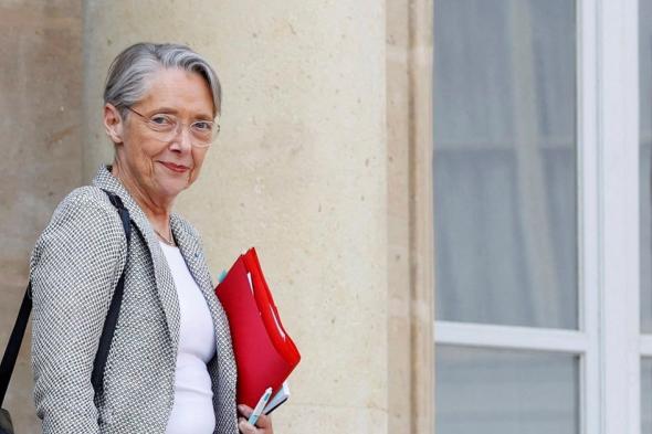 رئيسة الوزراء الفرنسية تستقيل من منصبها