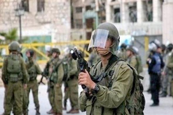 الاحتلال الإسرائيلي تعتقل 28 فلسطينيًا من الضفة الغربية