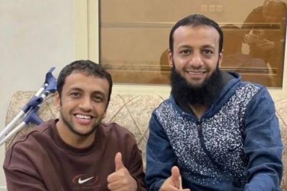 تراند اليوم : شاهد: لاعب الهلال السابق "محمد الشلهوب" يحتفل مع شقيقه بعد إجراء عملية في الركبة بمدريد