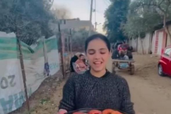 الطفلة الفلسطينية «سارة» تصنع حلوى «الدوناتس» وتوزعها على أطفال غزة: نحب الحياة
