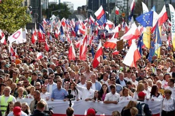 آلاف المواطنين يحتشدون ببولندا للمطالبة بالدعم العسكري لأوكرانيا