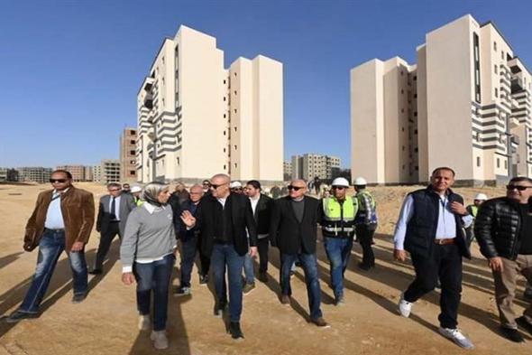 وزير الإسكان يتفقد مشروعي سكن لكل المصريين و"منخفضي الدخل" بالسويس الجديدة