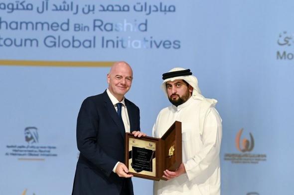 الامارات | أحمد بن محمد يكرّم الفائزين بجائزة محمد بن راشد لـ "الإبــداع الرياضي"
