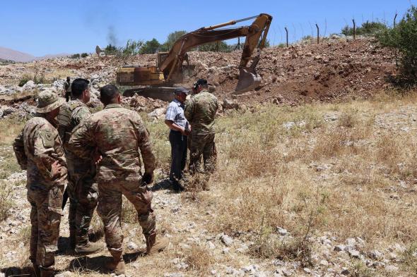 الجيش اللبناني يعلن العثور على خراطيم "مواد حارقة" ممدودة من إسرائيل إلى جنوبي البلاد