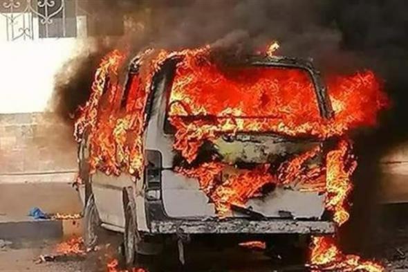 بسبب خلافات مالية.. سائق يحرق سيارة زميله في بورسعيد