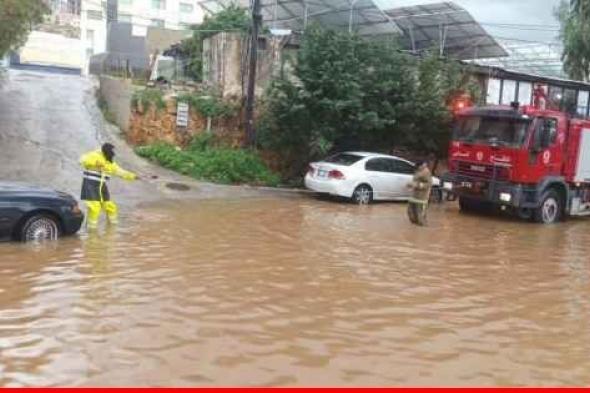 الدفاع المدني: تنفيذ عمليات إنقاذ أشخاص وسحب مياه وسيارات بمناطق عدة أثناء اشتداد العاصفة