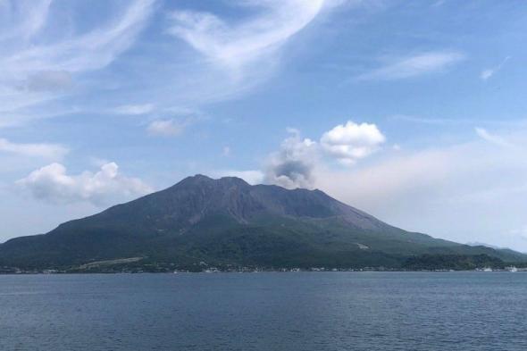 اليابان.. ثوران بركان على جبل بجزيرة سوانوز
