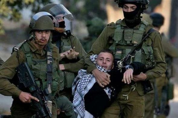 قوات الاحتلال تعتقل 55 فلسطينيًا من الضفة الغربية