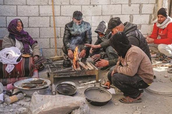 البرد القارس يفاقم مأساة النازحين الفلسطينيين