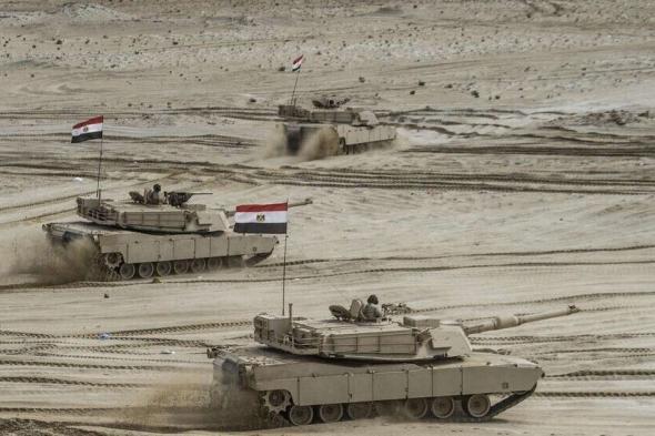 برية وجوية .. الإعلام الإسرائيلي يحذر من تحركات للجيش المصري