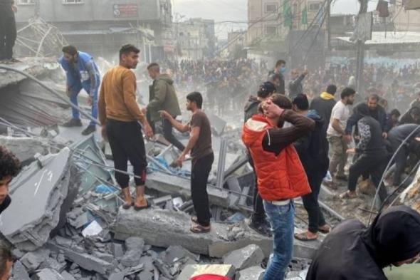 قصف جوي وبحري.. عشرات الشهداء والجرحى في غزة