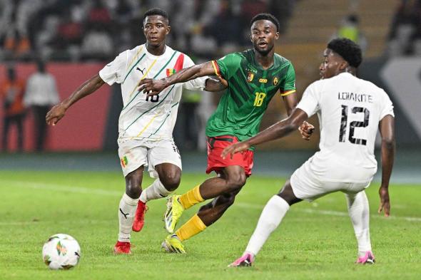 الامارات | "أسود الكاميرون" تفشل أمام 10 لاعبين من غينيا