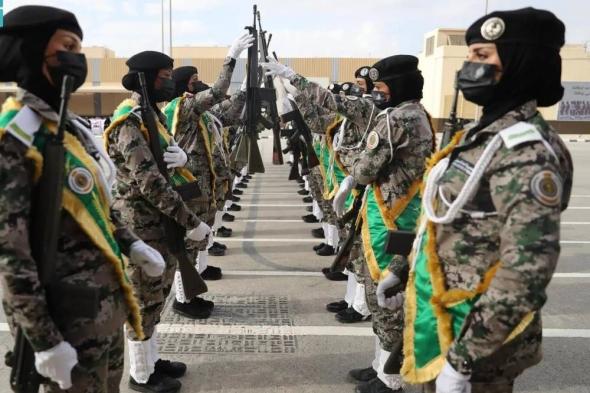 شاهد.. مجندات سعوديات يستعرضن مهاراتهن العسكرية في حفل تخرج 165 مجندة بالمديرية العامة للسجون