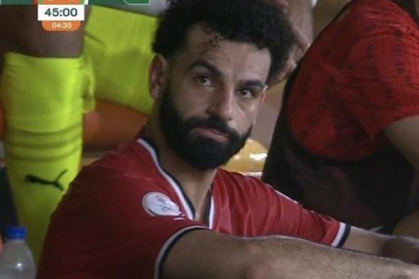 أمم إفريقيا.. إصابة محمد صلاح وخروجه من مباراة مصر وغانا (فيديو)