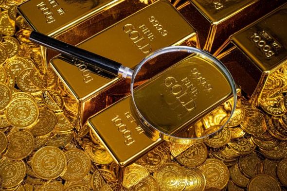 سعر الذهب يواجه ضغوطاً مع تقدم الدولار ورهانات أسعار الفائدة