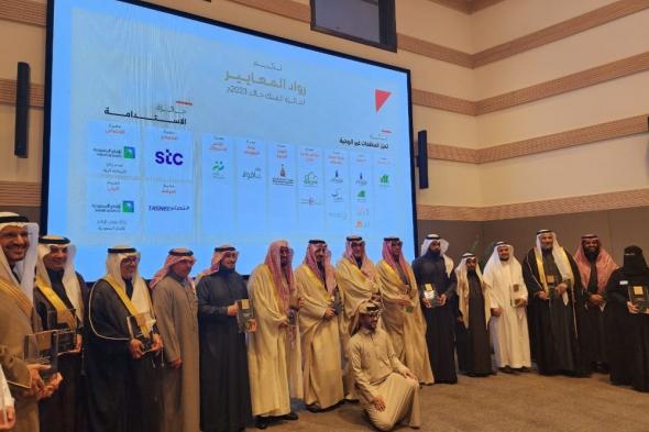 الأمير فيصل بن خالد بن عبدالعزيز يكرم رواد المعايير لجائزة الملك خالد 2023