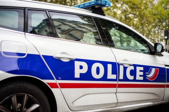 شرطة فرنسا تلقي القبض على مراهق على خلفية مئات التهديدات بالقنابل
