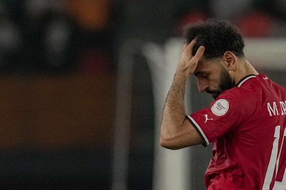 الامارات | محمد صلاح يبتسم ويرفض التعليق بعد إصابته مع منتخب مصر (فيديو)