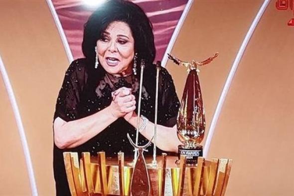 تكريم إسعاد يونس في حفل joy awards.. صور