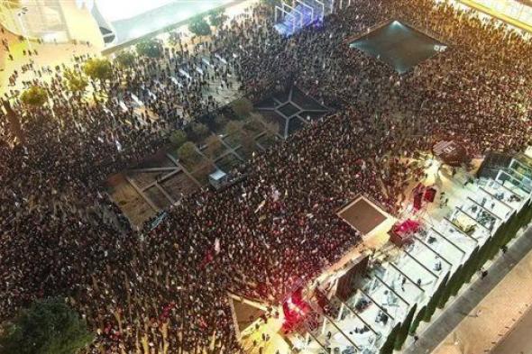 إسرائيليون يتظاهرون في تل أبيب وحيفا ويطالبوا بإسقاط حكومة نتنياهو.. شاهد