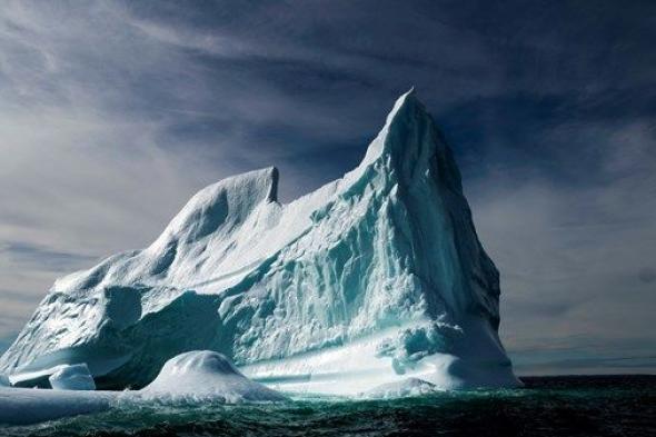 أكبر جبل جليدي في العالم يتحرك في اتجاه المحيط القطبي الجنوبي
