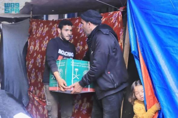 مركز الملك سلمان للإغاثة يواصل توزيع مساعداته الإنسانية في غزة