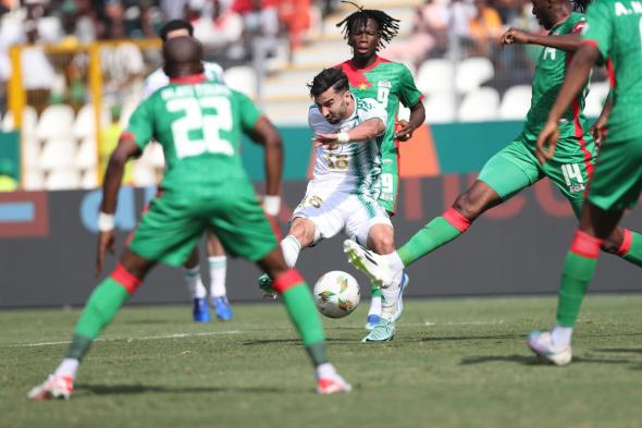 الامارات | عمورة يعد جمهور الجزائر بالتأهل إلى ثمن نهائي كأس إفريقيا