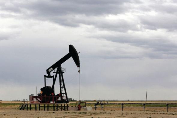 النفط يرتفع متأثرا بمخاوف الإمدادات نتيجة تواترات جيوسياسية
