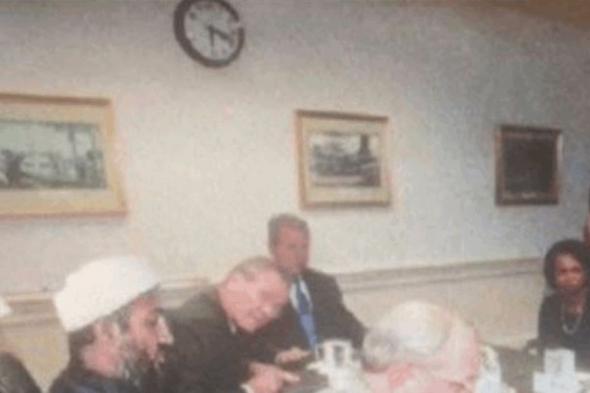 الكشف عن حقيقة اجتماع الرئيس الأمريكي بوش مع بن لادن (صور)