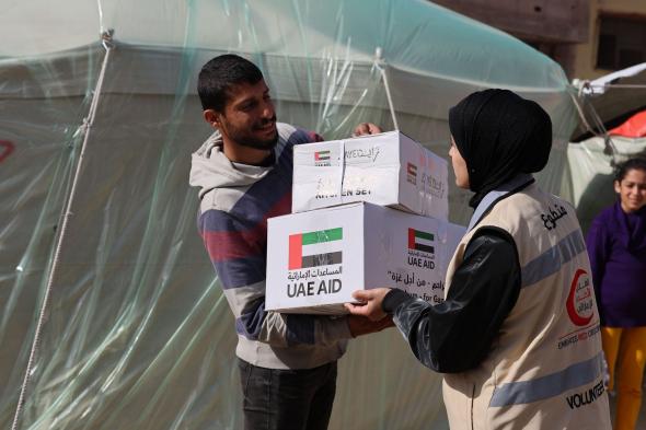 الامارات | الهلال الأحمر الإماراتي يواصل توزيع المساعدات الإغاثية على أهالي غزة